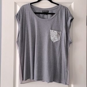 Flowy T-shirt with sequin pocket